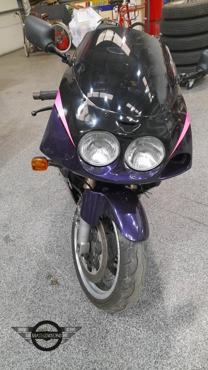 Lot 402 - 1994 KAWASAKI ZXR750L