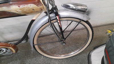 Lot 640 - COLUMBIA BUILT 1950 BEACH CRUISER BROWN + CREAM