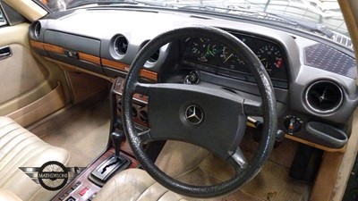 Lot 236 - 1985 MERCEDES 230 TE AUTO