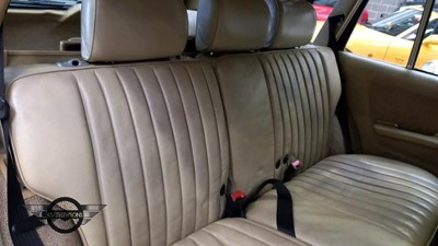 Lot 236 - 1985 MERCEDES 230 TE AUTO