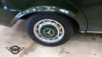 Lot 236 - 1985 MERCEDES 230 TE AUTO