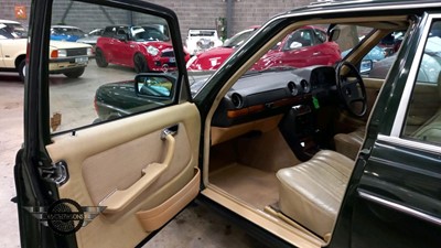 Lot 236 - 1985 MERCEDES 230 TE AUTO