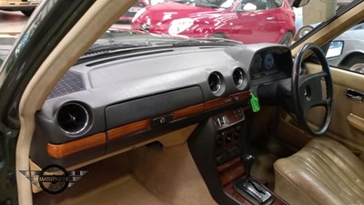 Lot 236 - 1985 MERCEDES 230 TE AUTO
