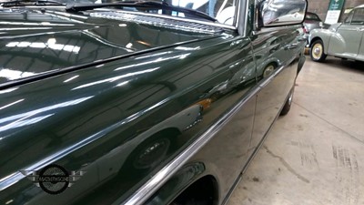 Lot 236 - 1985 MERCEDES 230 TE AUTO