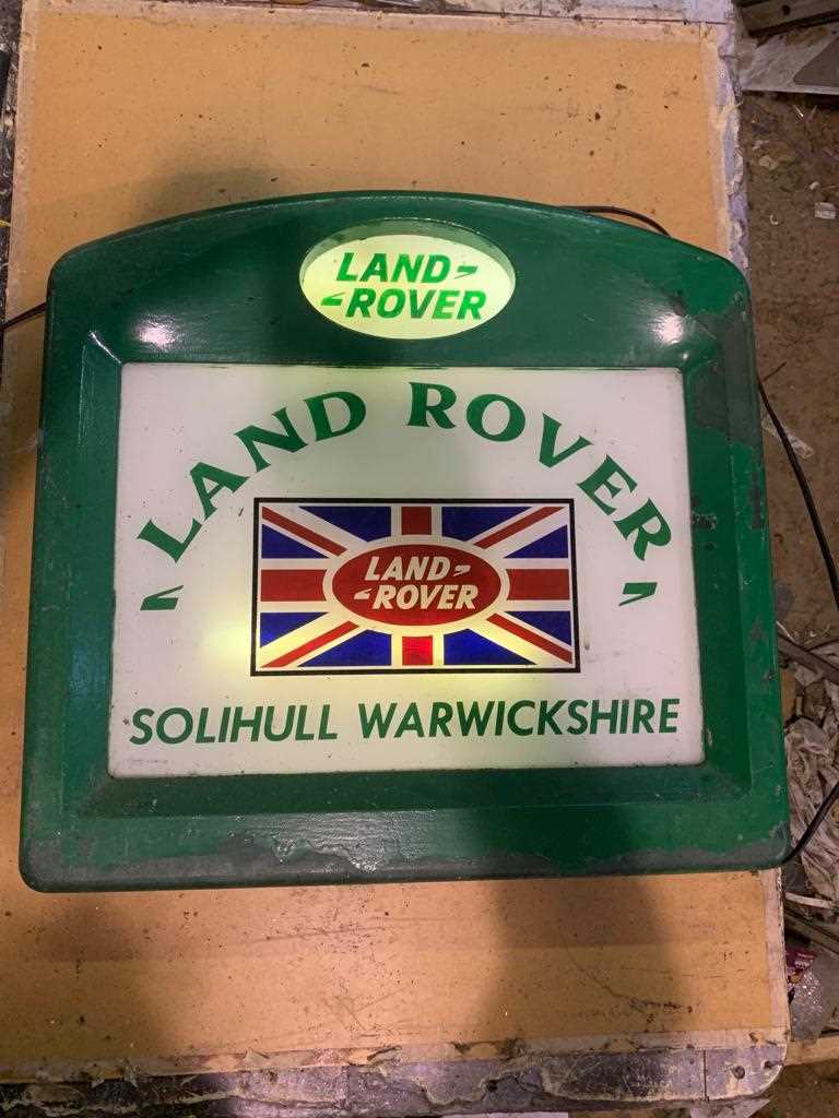 Lot 25 - LAND ROVER LIGHT-UP SIGN 20" X 21"