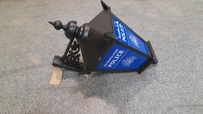 Lot 250 - VINTAGE STYLE MET POLICE WALL MOUNTED LANTERN 15" X 12" OVERALL L 30"