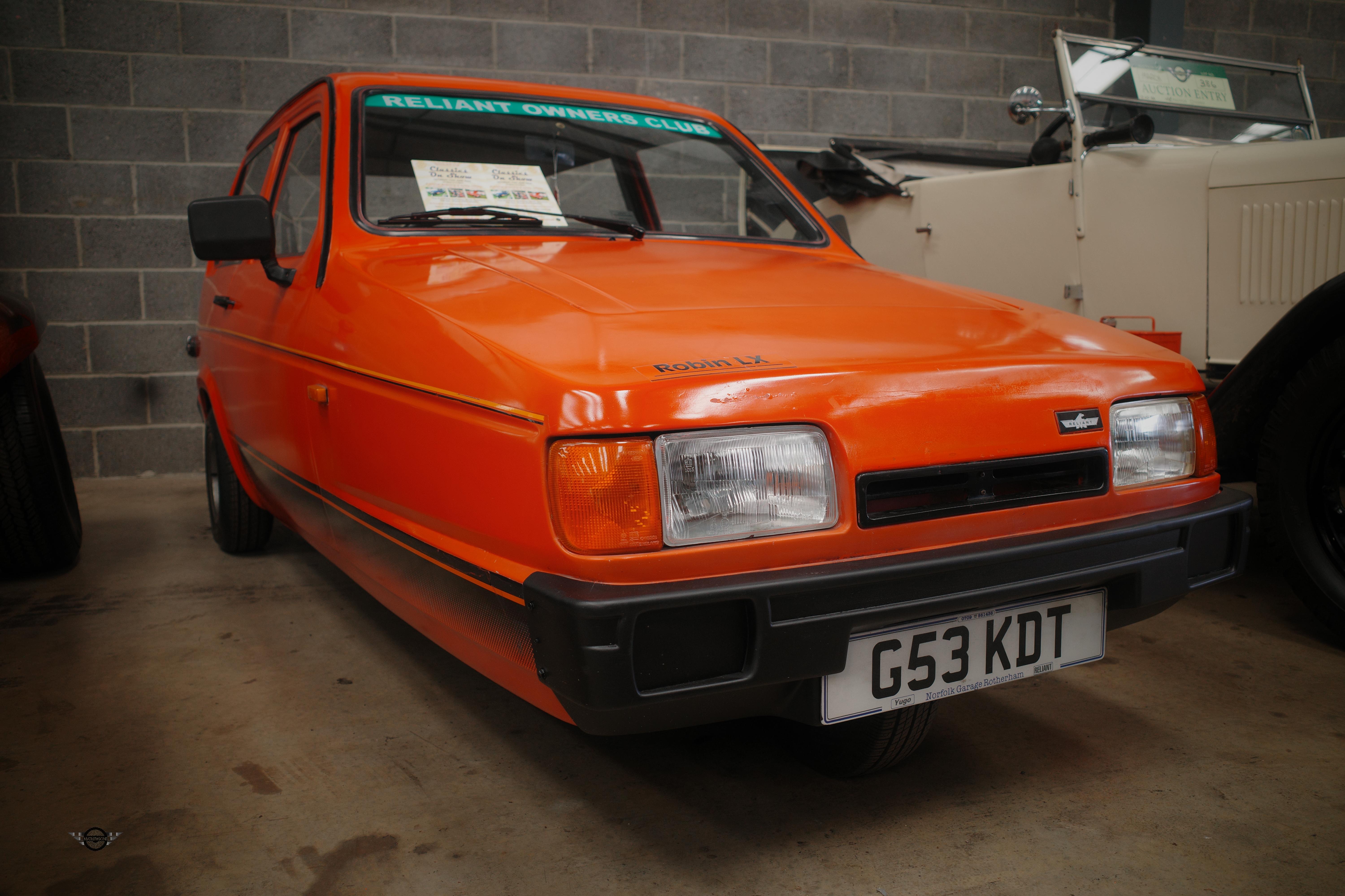 Miniature Reliant Robin Saloon 1973 Orange - Matrix 1/43 - Neuve