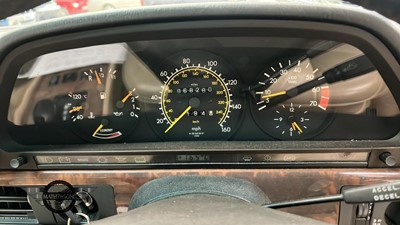 Lot 650 - 1989 MERCEDES 500 SEC AUTO
