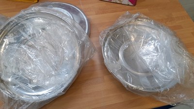 Lot 109 - 6X NEW JAGUAR MK5 HUBCAPS & BOX OF CANS