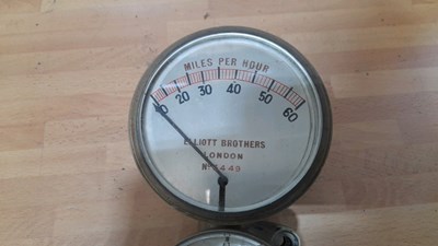 Lot 225 - ELLIOTT BROTHERS SPEEDOMETER & KING OF THE ROAD MOTORCYCLE HORN AROUND 1920'S