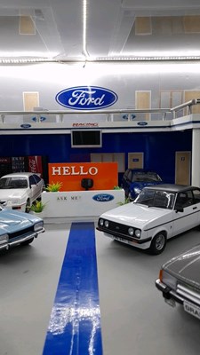 Lot 97 - 1.18 SCALE MODEL HAND BUILT OF A FORD DEALERSHIP SHOWROOM INC MODELS