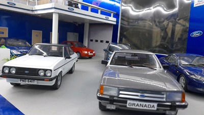 Lot 97 - 1.18 SCALE MODEL HAND BUILT OF A FORD DEALERSHIP SHOWROOM INC MODELS
