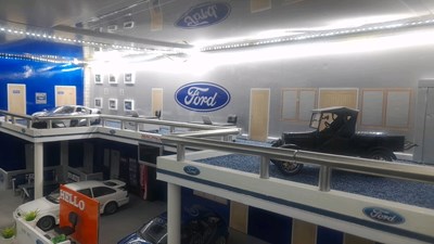 Lot 97 - 1.18 SCALE MODEL HAND BUILT OF A FORD DEALERSHIP SHOWROOM INC MODELS