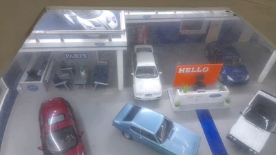 Lot 97 - 1.18 SCALE MODEL HAND BUILT OF A FORD DEALERSHIP SHOWROOM INC MODELS