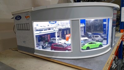 Lot 97 - 1.18 SCALE MODEL HAND BUILT OF A FORD DEALERSHIP SHOWROOM INC MODELS