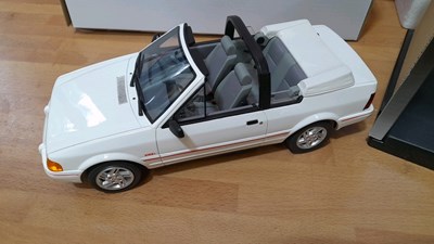 Lot 871 - FORD ESCORTS MK4 XR3i CABRIOLET + MK3 CABRIOLET 1.18 SCALE MODEL BY OTTO & SUNSTAR