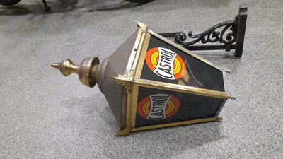 Lot 321 - VINTAGE STYLE WAKEFIELD CASTROL BRASS LAMP & WALL BRACKET