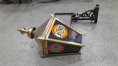 Lot 321 - VINTAGE STYLE WAKEFIELD CASTROL BRASS LAMP & WALL BRACKET