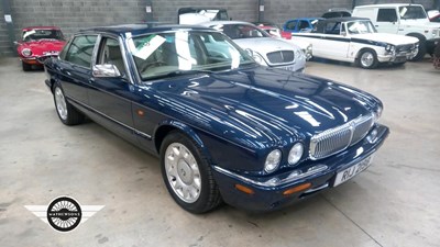 Lot 299 - 2000 DAIMLER V8 AUTO