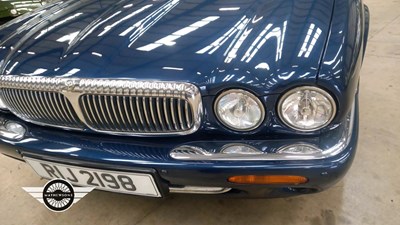 Lot 299 - 2000 DAIMLER V8 AUTO