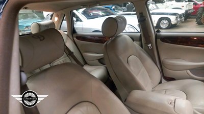 Lot 299 - 2000 DAIMLER V8 AUTO
