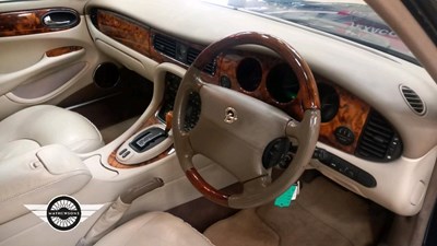 Lot 299 - 2000 DAIMLER V8 AUTO