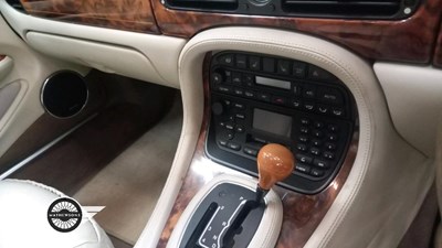 Lot 299 - 2000 DAIMLER V8 AUTO