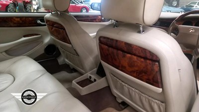 Lot 299 - 2000 DAIMLER V8 AUTO