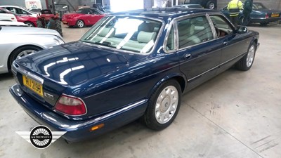 Lot 299 - 2000 DAIMLER V8 AUTO