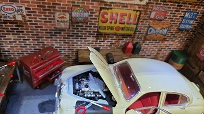 Lot 337 - JAGUAR GARAGE DIORAMA
