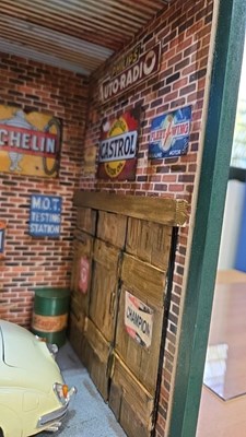 Lot 337 - JAGUAR GARAGE DIORAMA