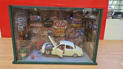 Lot 337 - JAGUAR GARAGE DIORAMA