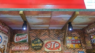 Lot 337 - JAGUAR GARAGE DIORAMA