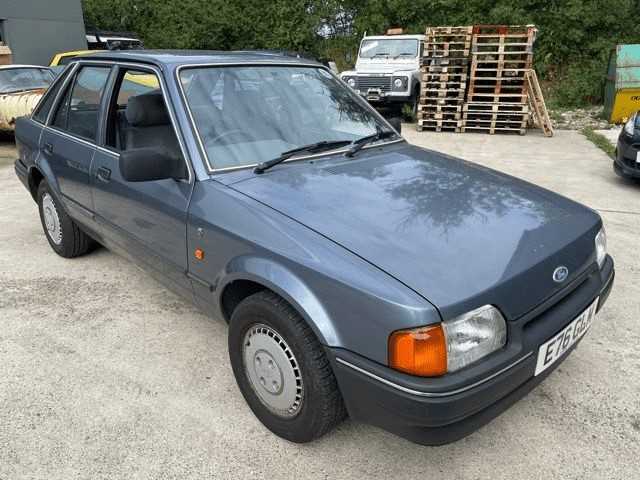 Lot 369 - 1987 FORD ESCORT GHIA