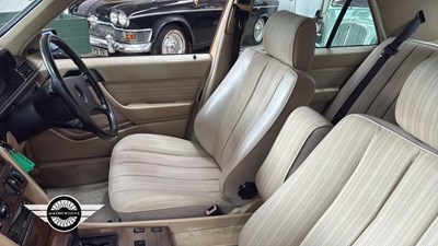 Lot 418 - 1989 MERCEDES 260 E AUTO