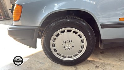 Lot 418 - 1989 MERCEDES 260 E AUTO