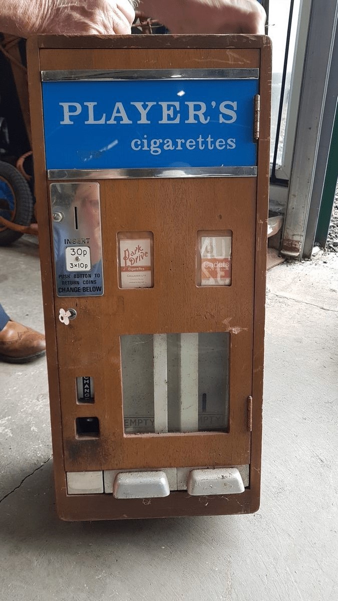 vintage cigarette machine uk Lot 56
