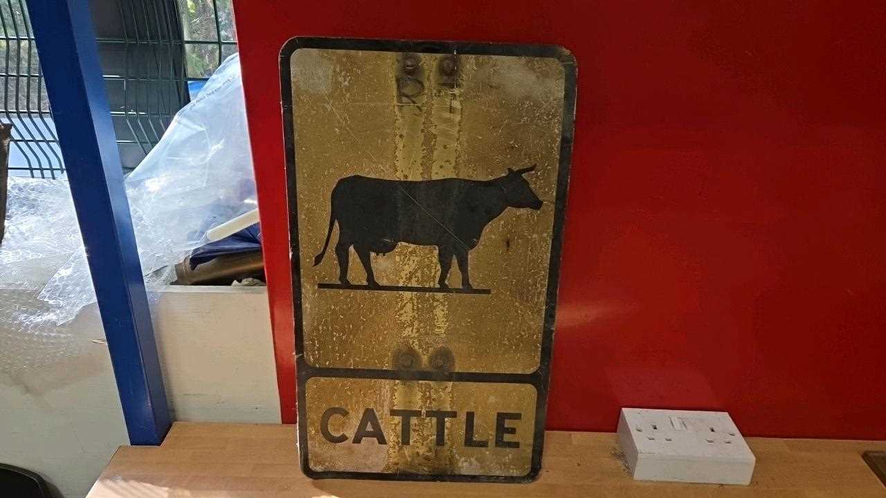 Lot 593 - CATTLE ALUMINIUM SIGN 21" X 12"