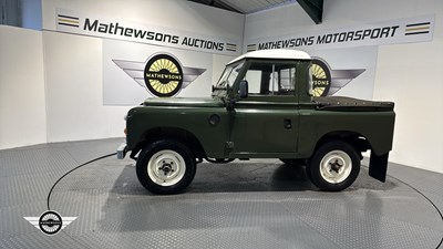 Lot 104 - 1972 LAND ROVER