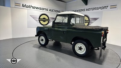 Lot 104 - 1972 LAND ROVER