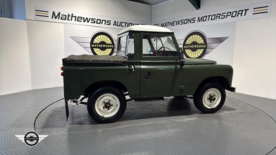 Lot 104 - 1972 LAND ROVER
