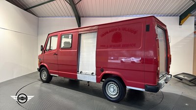 Lot 524 - 1995 MERCEDES 310 VAN