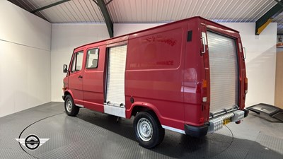 Lot 524 - 1995 MERCEDES 310 VAN