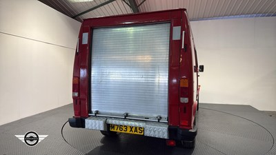 Lot 524 - 1995 MERCEDES 310 VAN