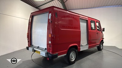 Lot 524 - 1995 MERCEDES 310 VAN