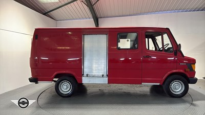 Lot 524 - 1995 MERCEDES 310 VAN