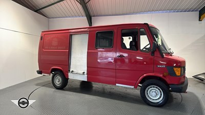 Lot 524 - 1995 MERCEDES 310 VAN