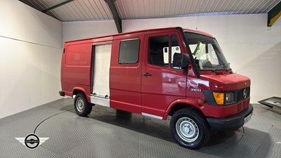Lot 524 - 1995 MERCEDES 310 VAN