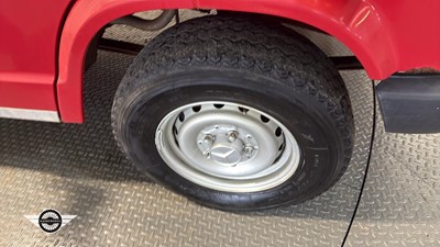 Lot 524 - 1995 MERCEDES 310 VAN