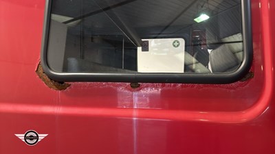 Lot 524 - 1995 MERCEDES 310 VAN